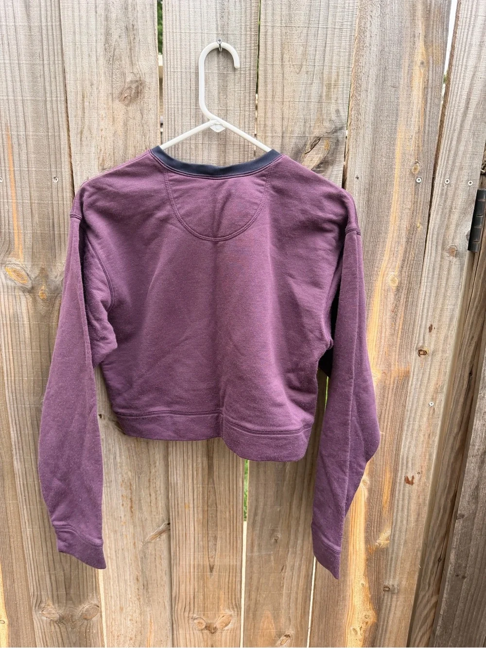Y2K Nike crop top Women's Plum Cropped Crewneck Sweatshirt Size Medium
